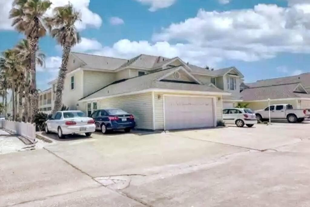 Spacious Home, Short Walk To Beach, Heated Pool! Corpus Christi Exterior photo