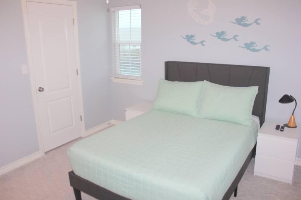 Spacious Home, Short Walk To Beach, Heated Pool! Corpus Christi Exterior photo